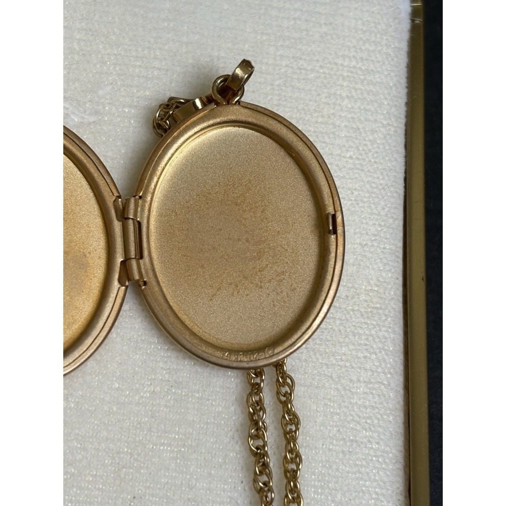 Vintage Oval Locket Necklace 10K Gold Trim Tri Color Leaf Photo Pendant - Picture 9 of 9